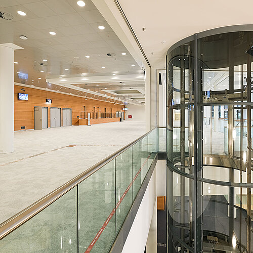 CCH - Foyer D-G mit Fahrstuhl CCH - Foyer D-G mit Fahrstuhl