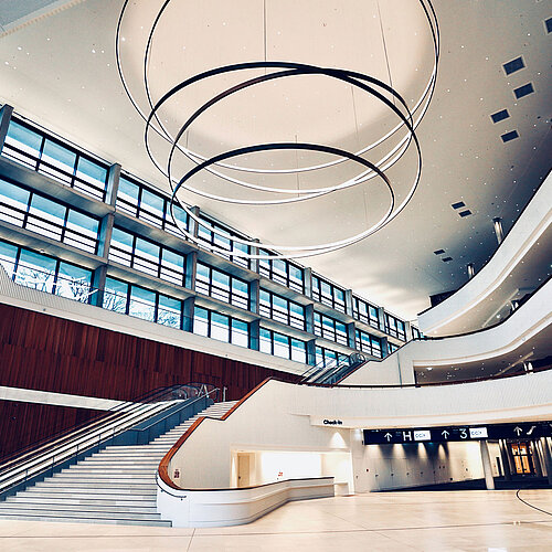 CCH - Congress Center Hamburg: Eingangshalle / Erdgeschoss-Foyer CCH - Congress Center Hamburg: Eingangshalle / Erdgeschoss-Foyer