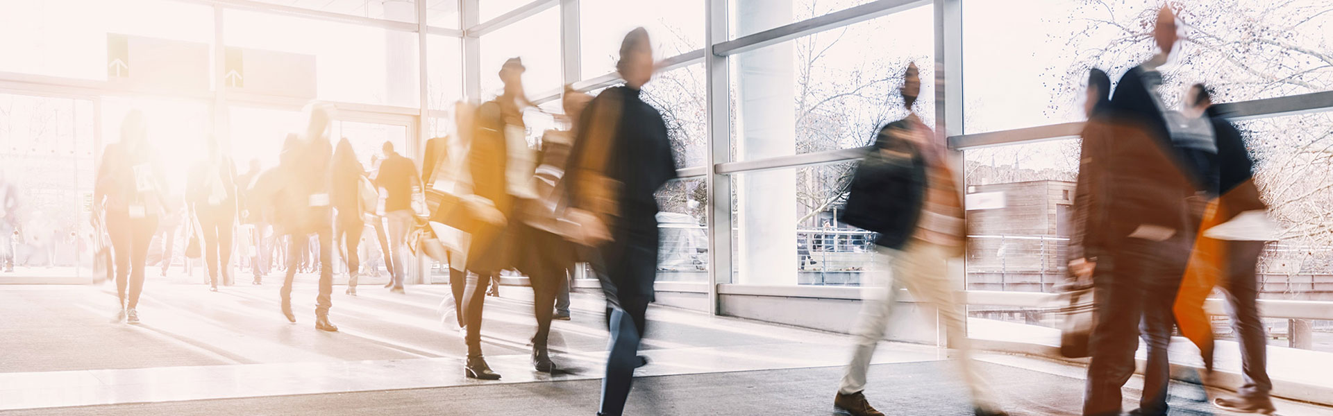 GSIS Header 2025 - Participate Inside the Hamburg conference center, people briskly walking to the conference.