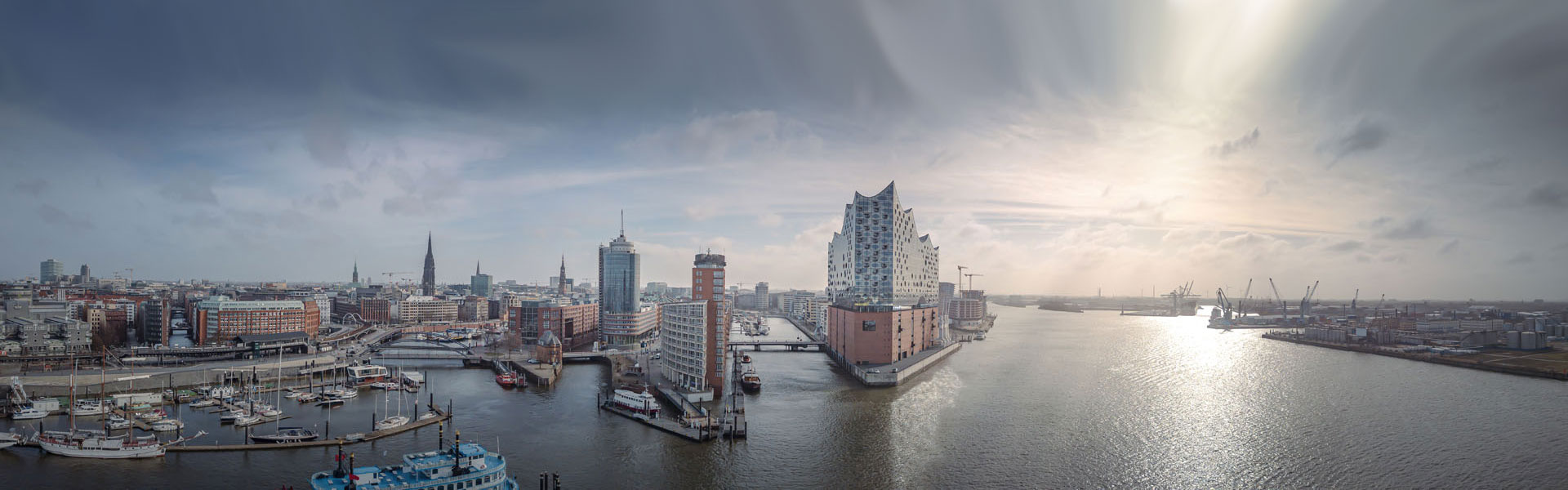 Header - About Hamburg Panoramic view over the city of Hamburg.